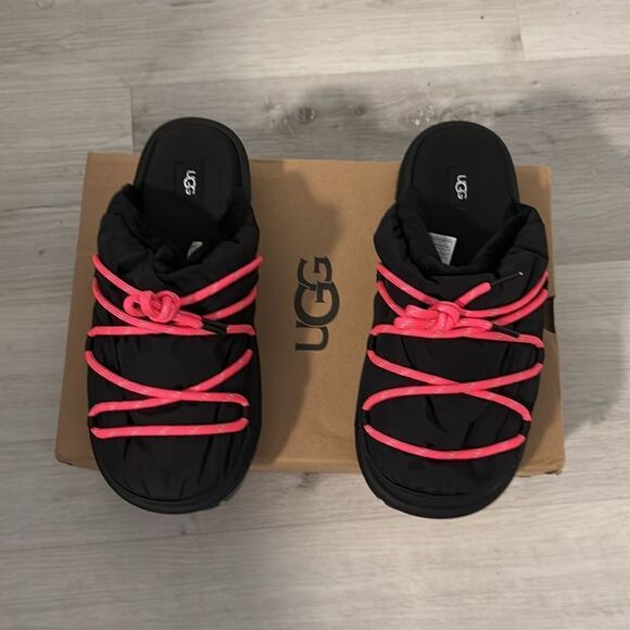 NWOT- UGG- Spaceslider Tech Slide- black and neon pink-Size 9 - Picture 7 of 12
